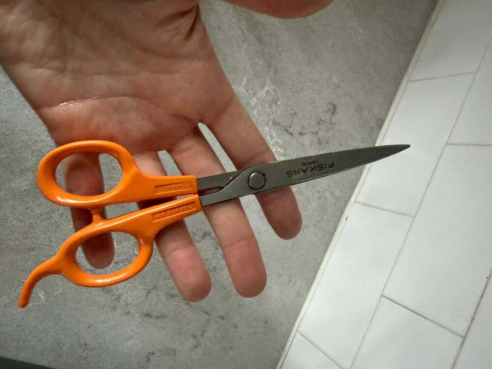 Super rare vintage pair of Fiskars Classic Hairdressing Scissors (17 cm)  orange
